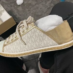 Michael kors off white logo sneaker BNIB size 8.5